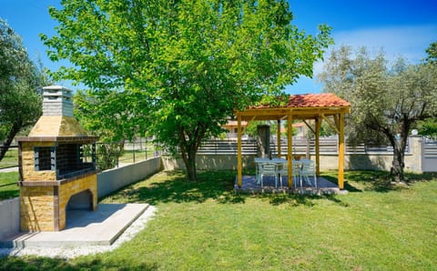 Day, BBQ facilities, Garden