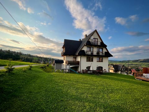 Property building, Day, Garden, Garden view