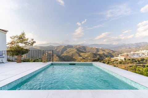Nearby landmark, Mountain view, Pool view, Swimming pool