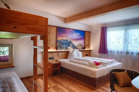 Bed, Photo of the whole room, Bedroom, bunk bed
