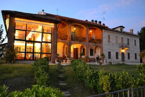 Property building, Restaurant/places to eat, Garden view