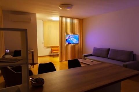 Communal lounge/ TV room, TV and multimedia, Living room