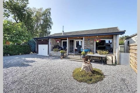 Property building, Patio, Facade/entrance