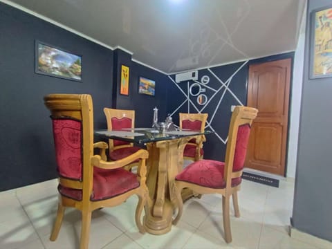 Game Room, Living room, Dining area