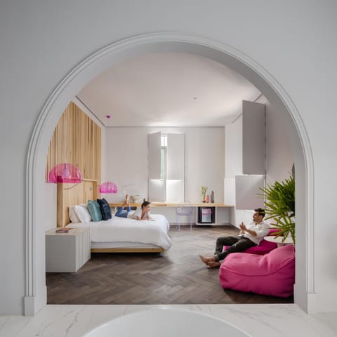 Photo of the whole room, Bedroom