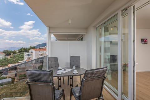 City view, Mountain view, Sea view