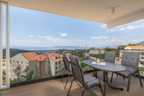 City view, Mountain view, Sea view