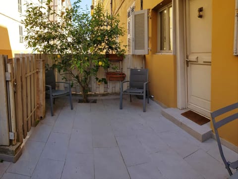 Patio, Facade/entrance, Balcony/Terrace