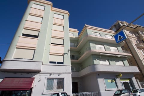 Splendido appartamento fronte mare con box doppio Apartment in Varazze