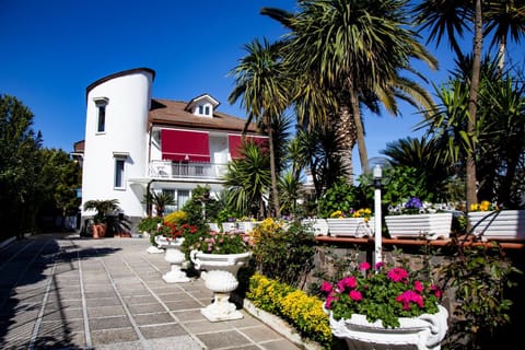 Property building, Garden