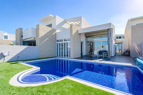 Property building, Day, Pool view, Swimming pool