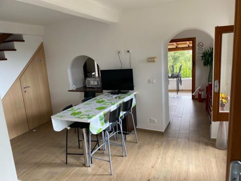 Casa indipendente su due livelli in Liguria-vista mare 6-7 Posti Apartment in Liguria