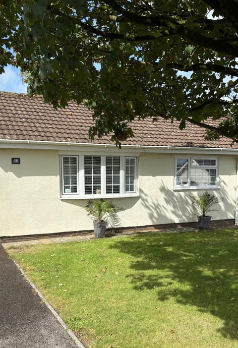 46 Gower Holiday Village with Seasonal Swimming Pool House in Wales