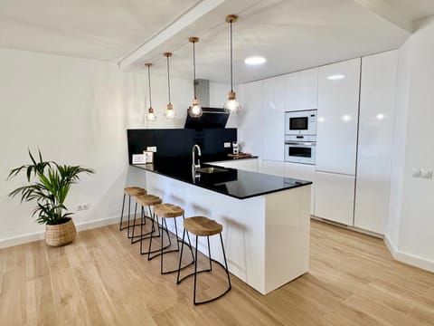 Kitchen or kitchenette, Dining area, minibar, pet friendly, stove