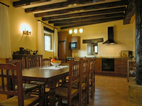 Dining area, kitchen