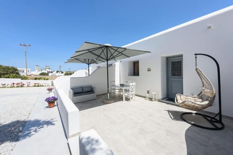 Mediterranean Harmony Apartment in Naousa