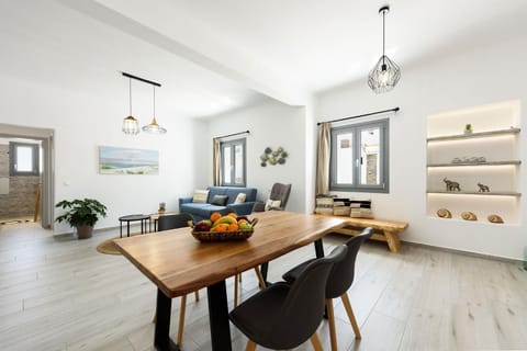 Mediterranean Harmony Apartment in Naousa