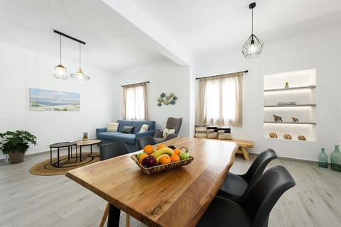 Mediterranean Harmony Apartment in Naousa