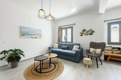 Mediterranean Harmony Apartment in Naousa