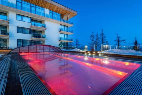 Swimming pool, Swimming pool