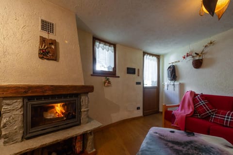 CASA ALINE - Relax tra Natura e Camino - LA SALLE 0069 Apartment in Aosta Valley, Italy