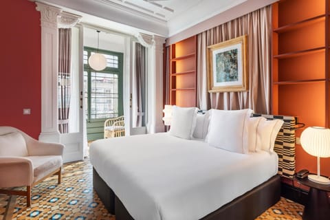 Bed, Decorative detail, Seating area, Bedroom