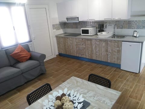 Kitchen or kitchenette, Living room