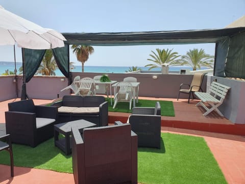 Property building, Balcony/Terrace, Living room, Swimming pool