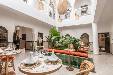Property building, Patio, Restaurant/places to eat