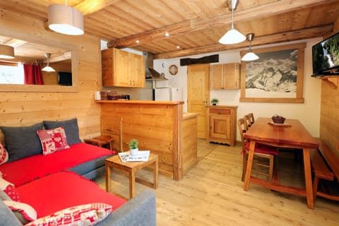TV and multimedia, Kitchen or kitchenette, Living room, Dining area
