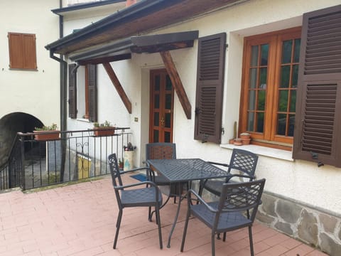 Facade/entrance, Balcony/Terrace