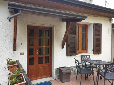 Facade/entrance, Balcony/Terrace