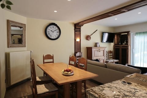 COTTAGE ON THE CANAL House in Flanders