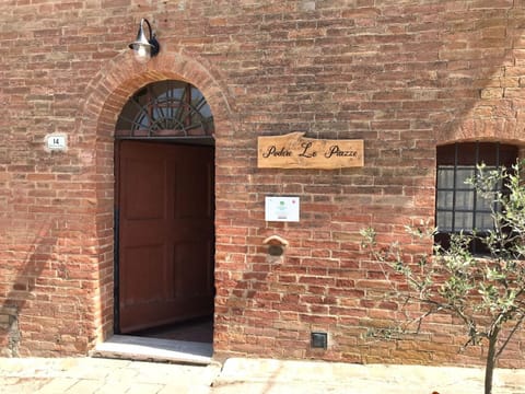 Facade/entrance