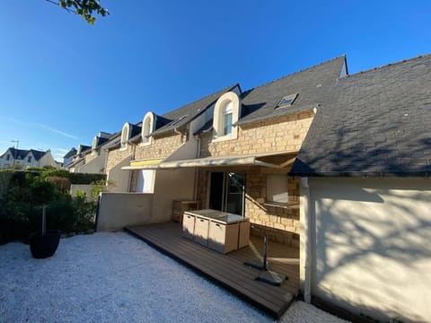 Property building, Patio, Garden