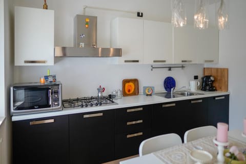 Kitchen or kitchenette, dishwasher, minibar, oven, pet friendly, stove, toaster