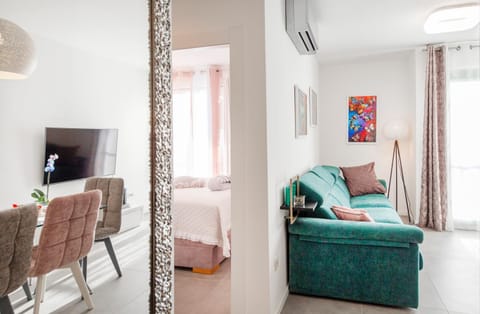 Communal lounge/ TV room, TV and multimedia, Living room, Seating area