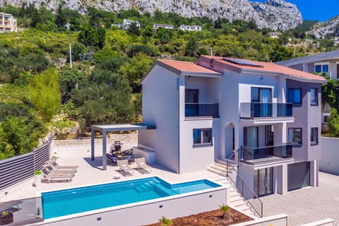 Property building, Pool view, Swimming pool