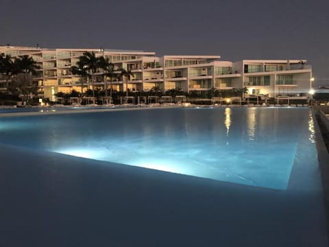 Swimming pool, Swimming pool