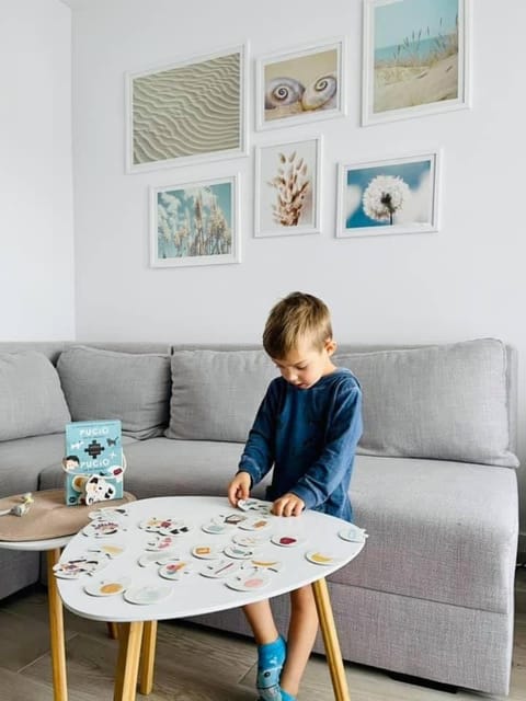 Communal lounge/ TV room, Living room, young children