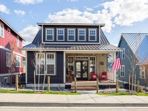 Raven`s View #64 House in Chelan (In Town)