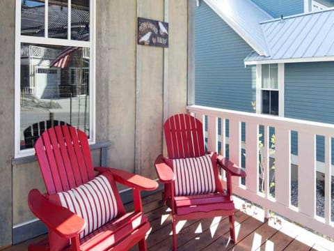 Raven`s View #64 House in Chelan (In Town)