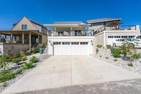 Shore Beats Work #100 House in Chelan (In Town)