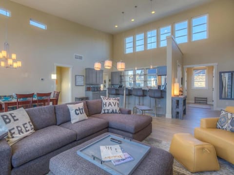 Hello Sunshine #51 with Carriage House House in Chelan (In Town)