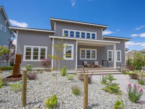 Hello Sunshine #51 with Carriage House House in Chelan (In Town)
