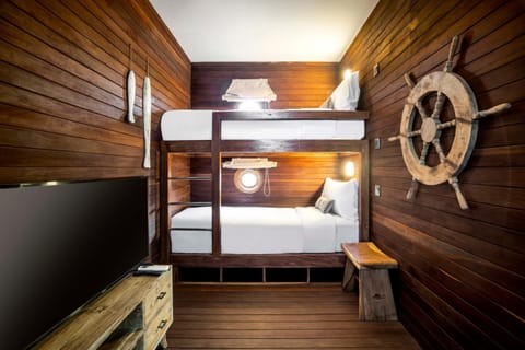 Bed, TV and multimedia, Bedroom