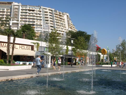 Property building, Neighbourhood
