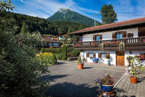 Gästehaus Hösmader Ferienwohnungen Apartment in Berchtesgadener Land