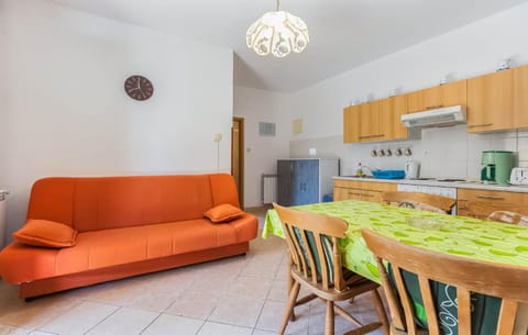 Kitchen or kitchenette, Living room, Seating area