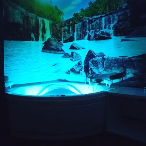 Hot Tub, Hot Tub